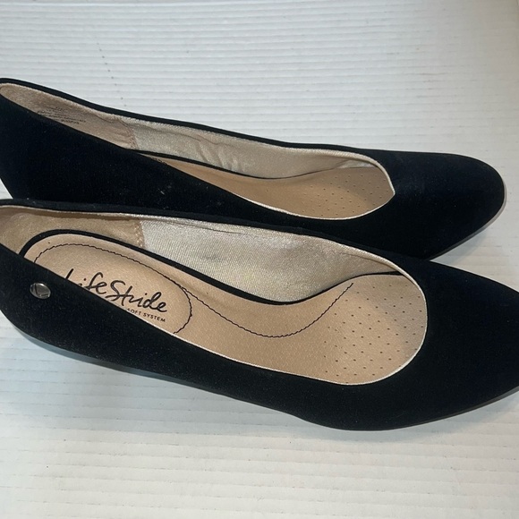Life Stride Black Suede Pointed Toe Low Wedge Heels Shoes Womens Size 11 - Picture 2 of 5